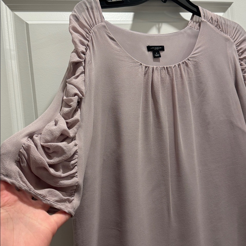 Elegant Lavender Blouse - Picture 5 of 7